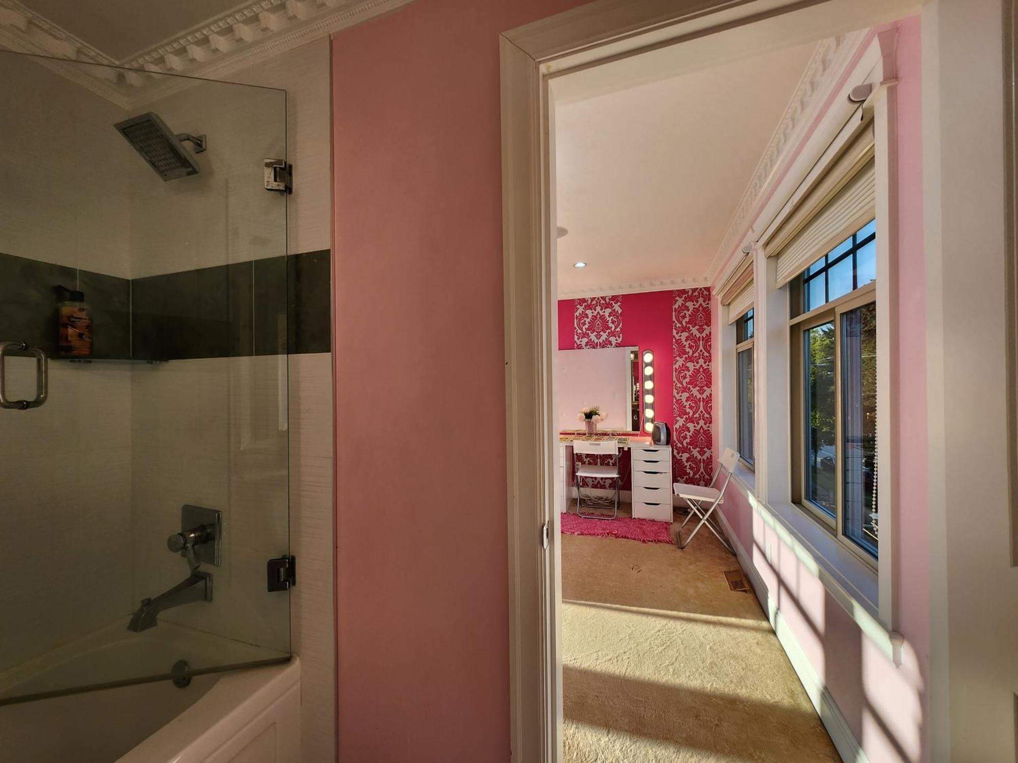 Empress Madani Palace Hotell Surrey Eksteriør bilde