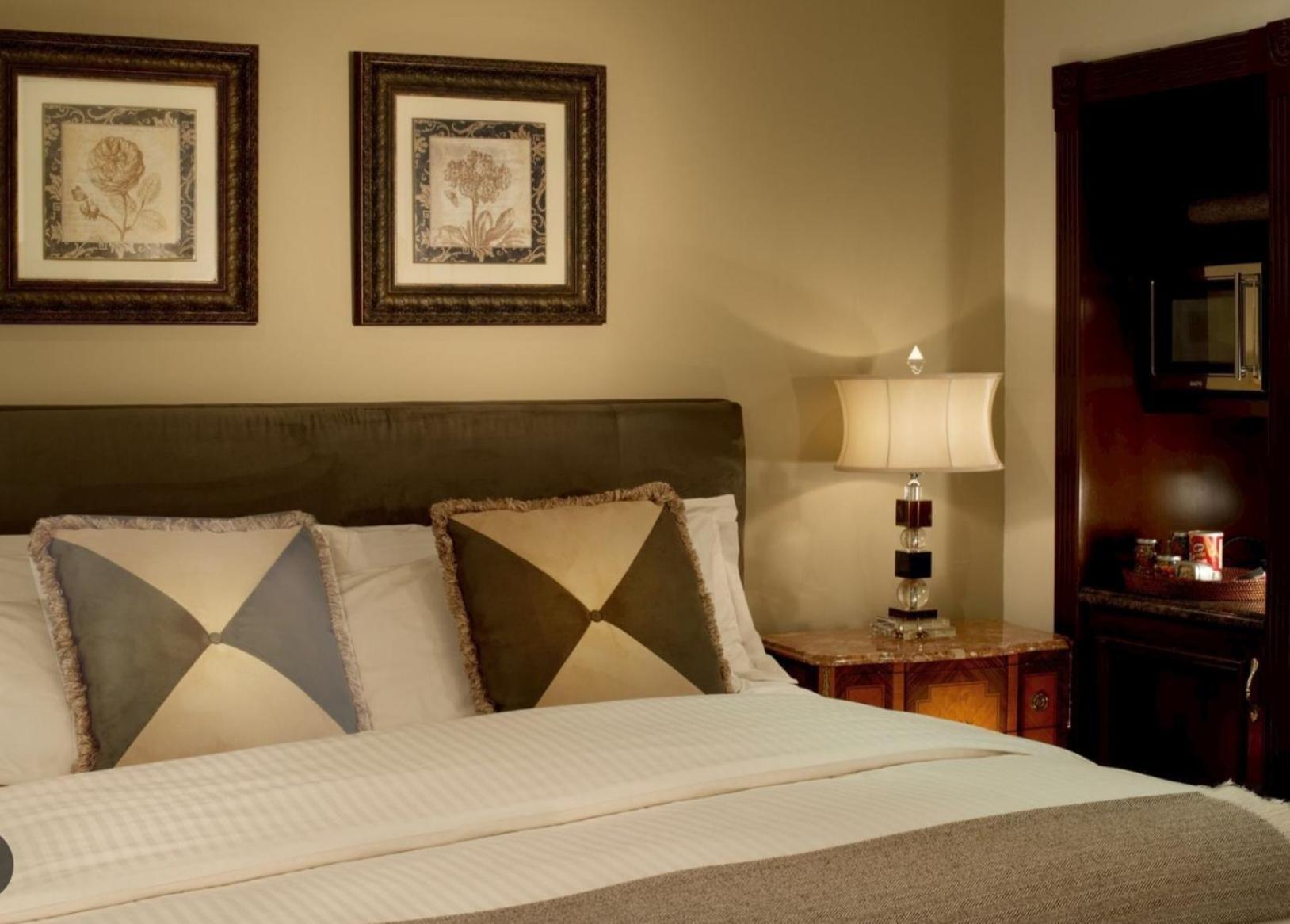 Empress Madani Palace Hotell Surrey Eksteriør bilde