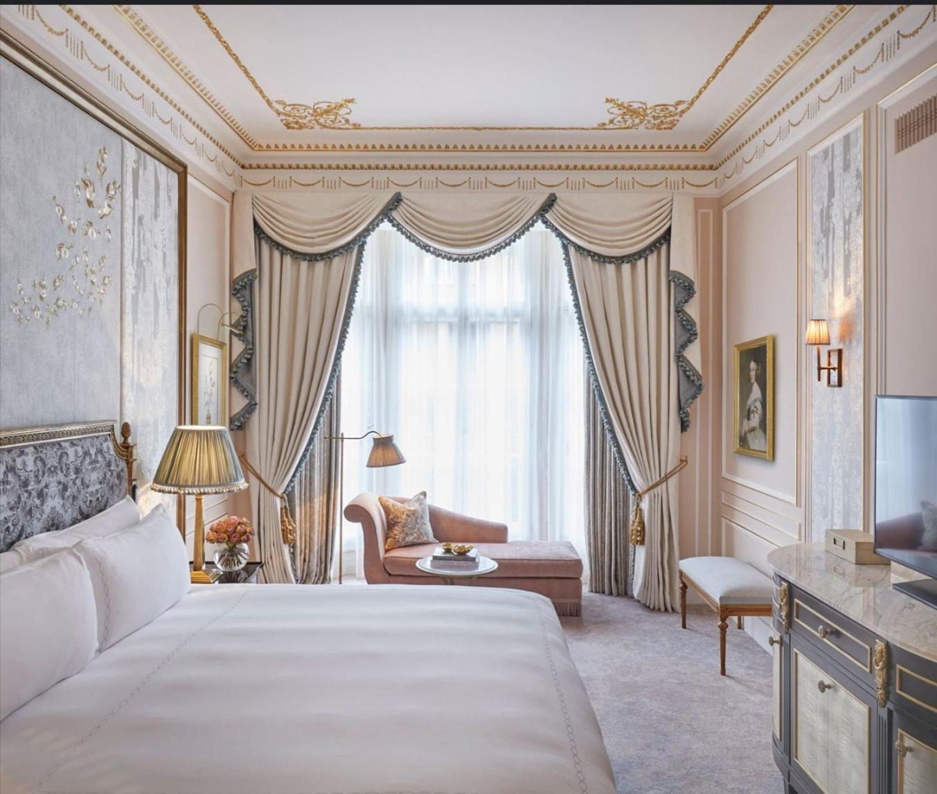 Empress Madani Palace Hotell Surrey Eksteriør bilde