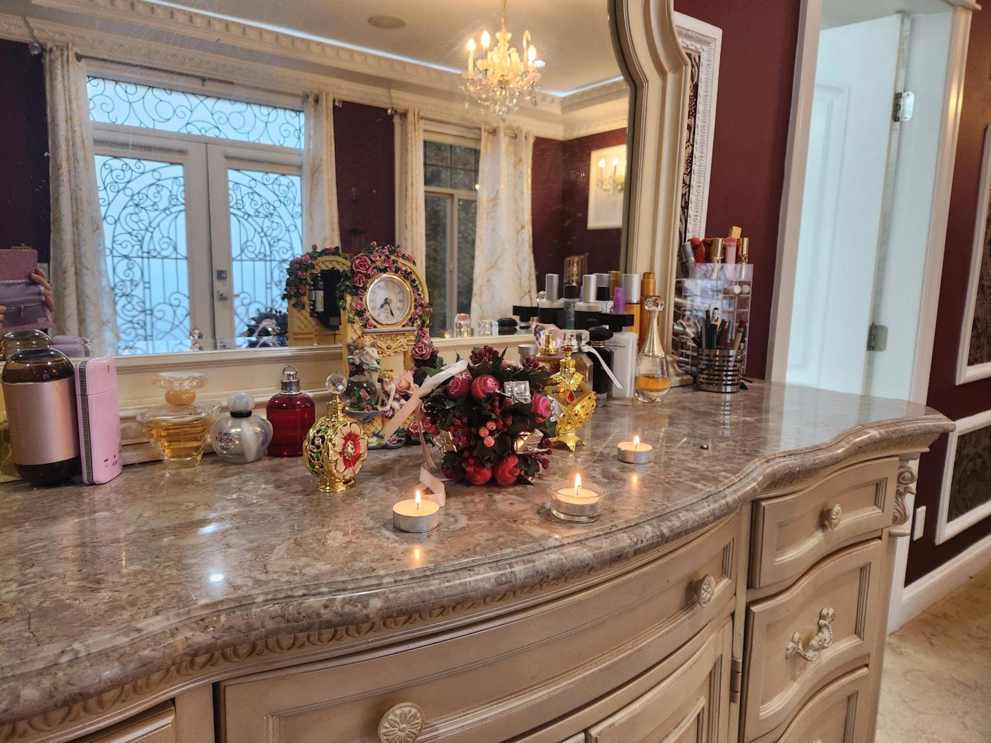 Empress Madani Palace Hotell Surrey Eksteriør bilde