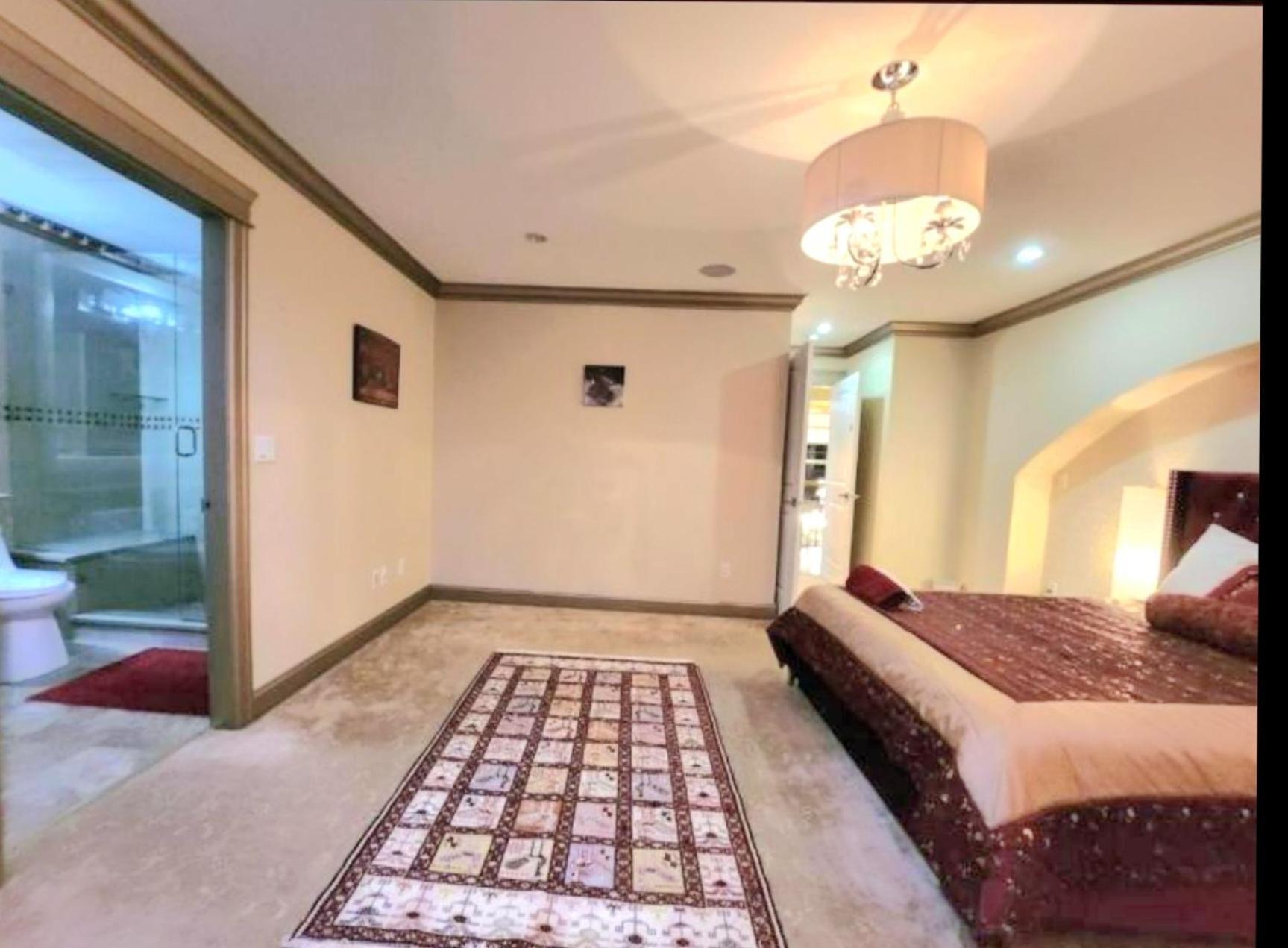 Empress Madani Palace Hotell Surrey Eksteriør bilde