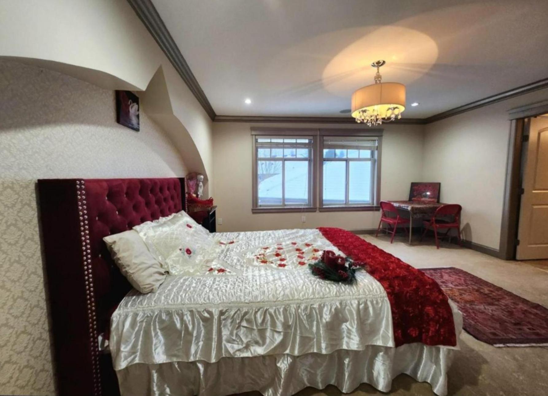 Empress Madani Palace Hotell Surrey Eksteriør bilde