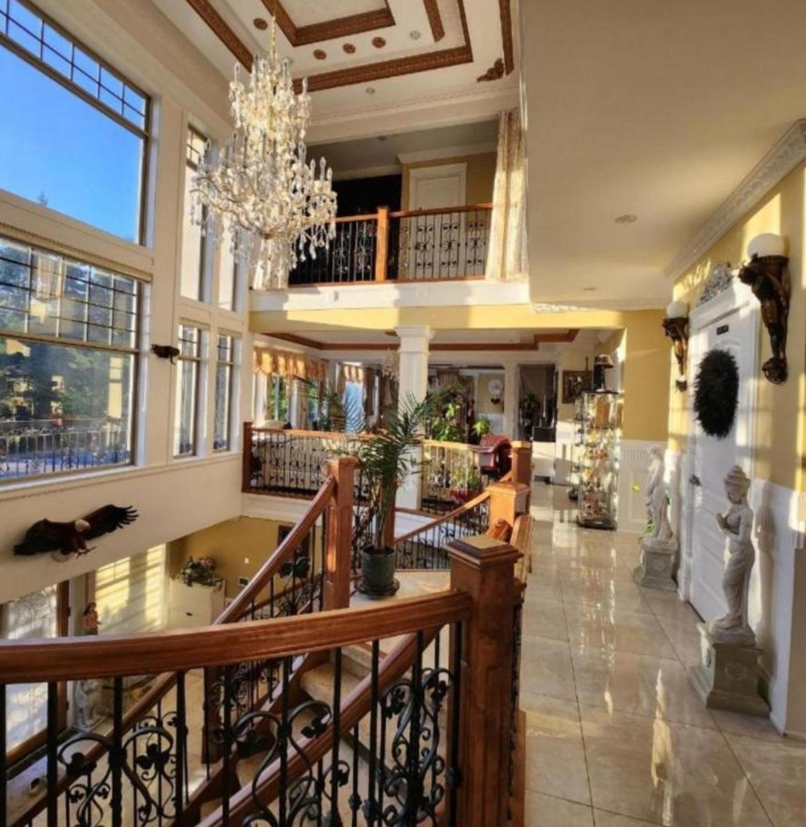 Empress Madani Palace Hotell Surrey Eksteriør bilde