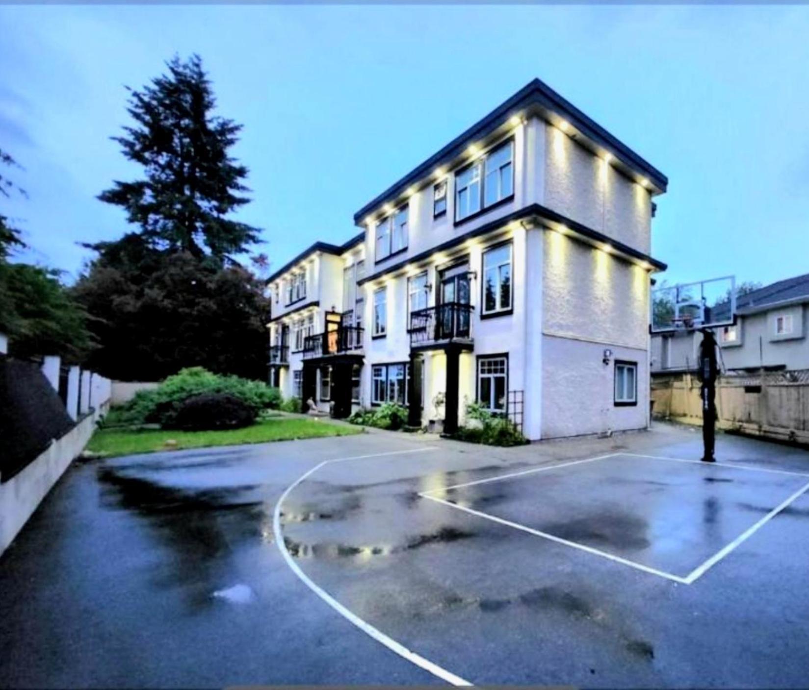 Empress Madani Palace Hotell Surrey Eksteriør bilde